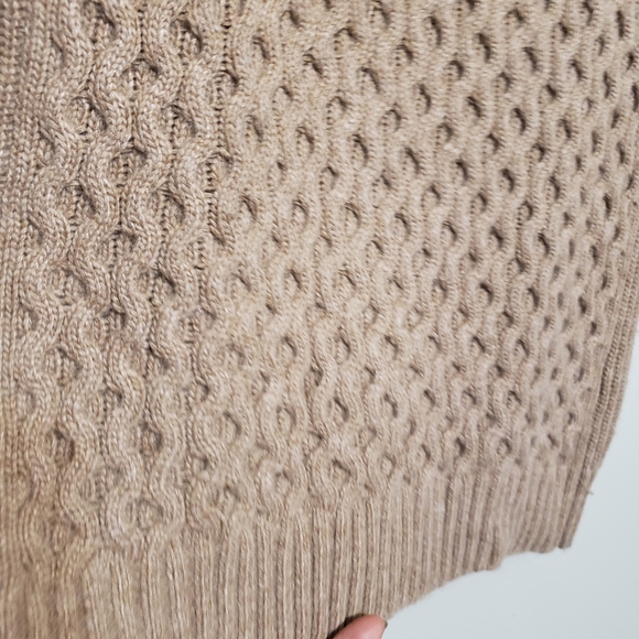 [SOLD] Club monaco crew neck wool and Cashmere mix sweater - Picture 2 of 7